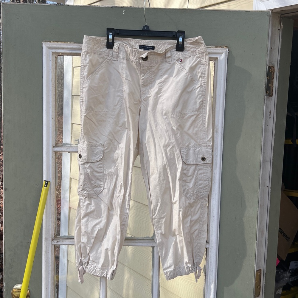 Women's Size 6 "Tommy Hilfiger" Cream Pants Crops Capris Cargo SEXY ❤️ ❤️